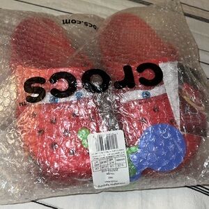 BRAND NEW LIGHTNING MCQUEEN CROCS